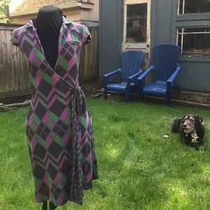 Multi-geometric cap sleeve wrap dress